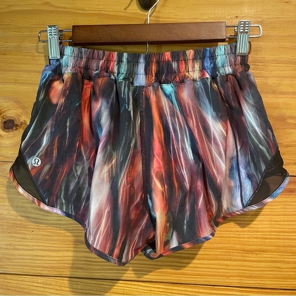 Lululemon Hotty Hot Short II 2.5" Chroma Fusion Multi Black 4 W7ATHR Workout - Picture 3 of 12